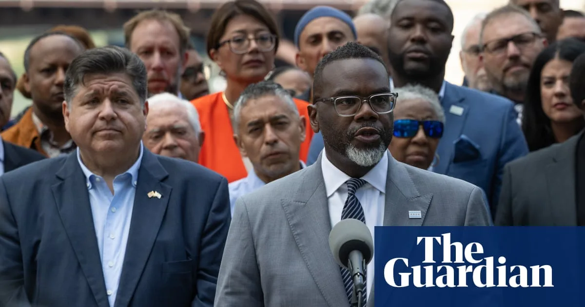 Chicago Mayor Signs Executive Order to Block Trump Immigration Raids