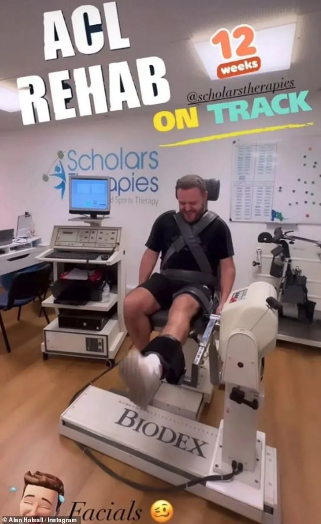 Coronation Street's Alan Halsall shares knee surgery recovery update