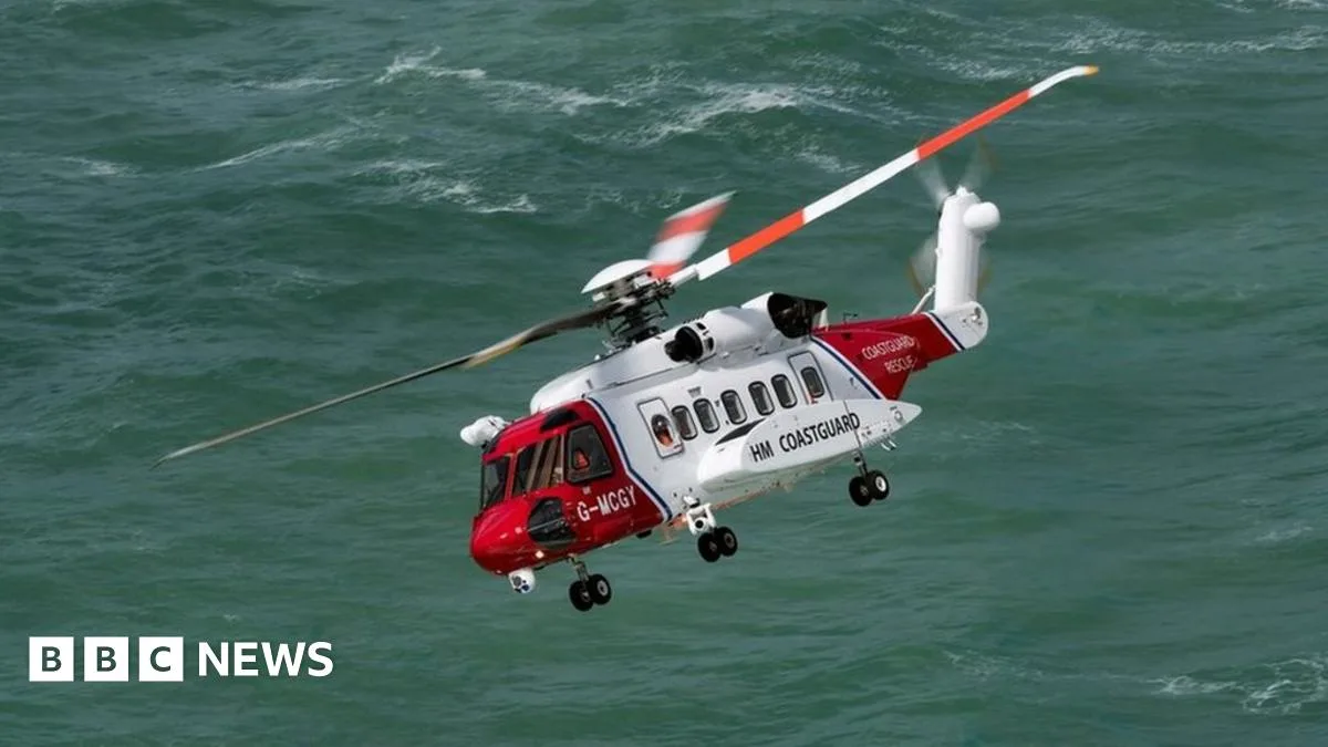 Coastguard Rescues Yachtsman After Mast Breaks in Stormy Seas