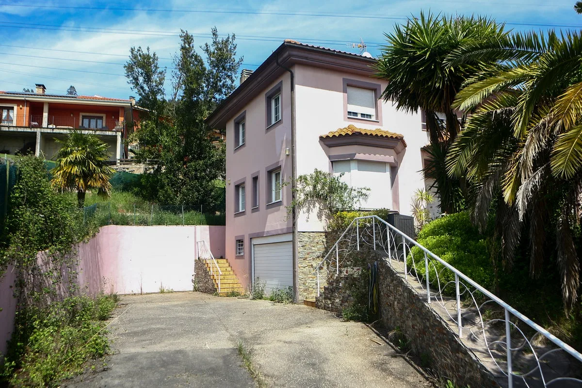 Couple Jailed for Locking Children in Spanish ‘House of Horrors’