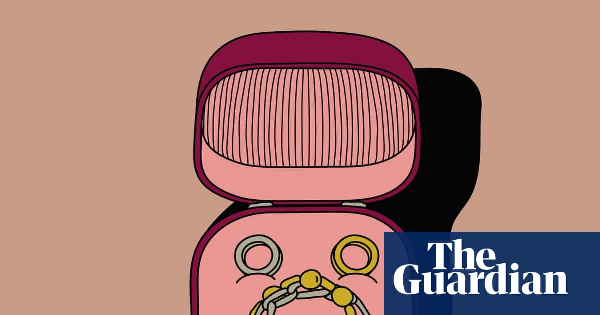 You Be the Judge: Should My Girlfriend Stop Mixing Gold and Silver Jewellery?