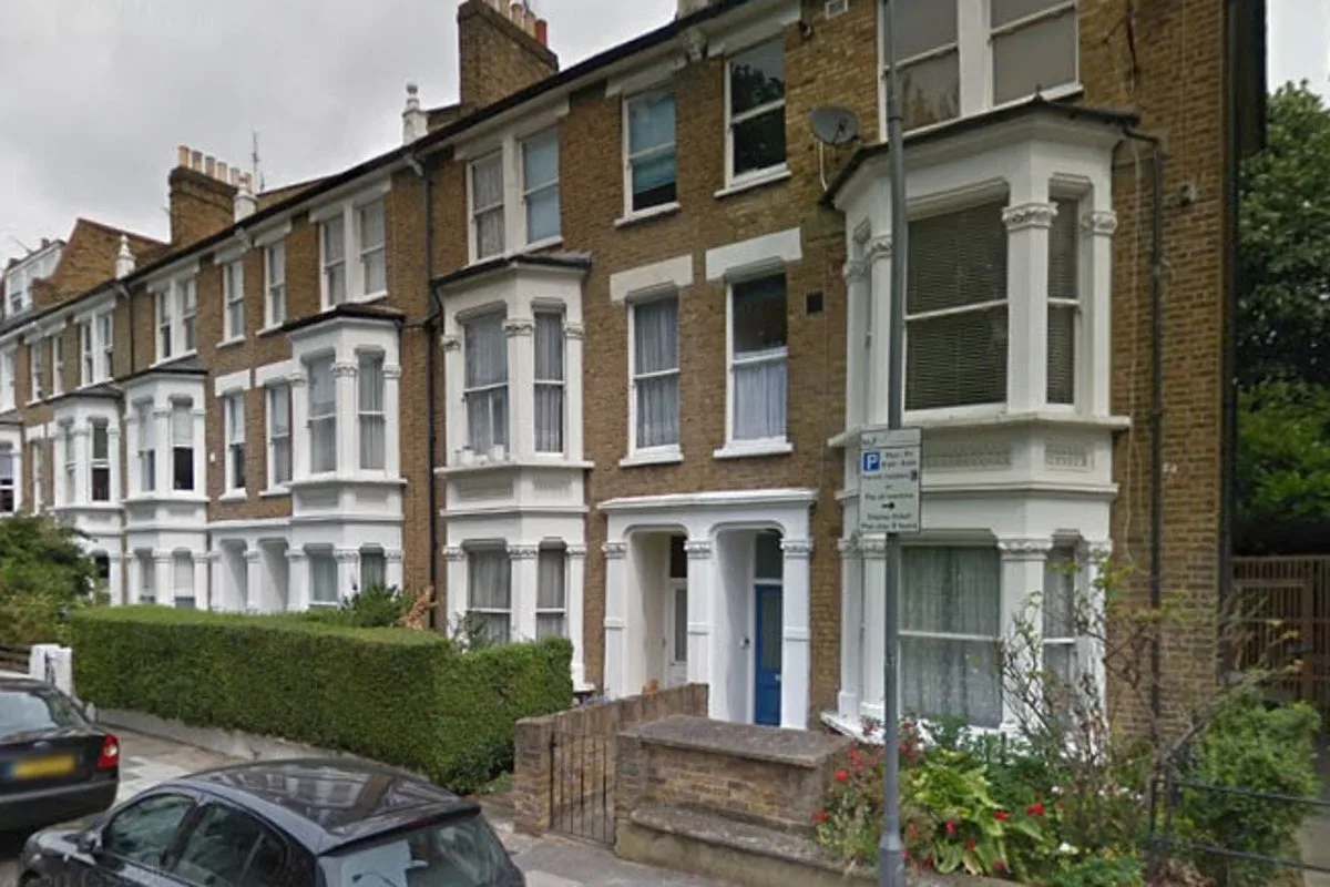 Cousins Win Share of £2m Fortune After Heir Hunters Probe Grandfather's Love Life