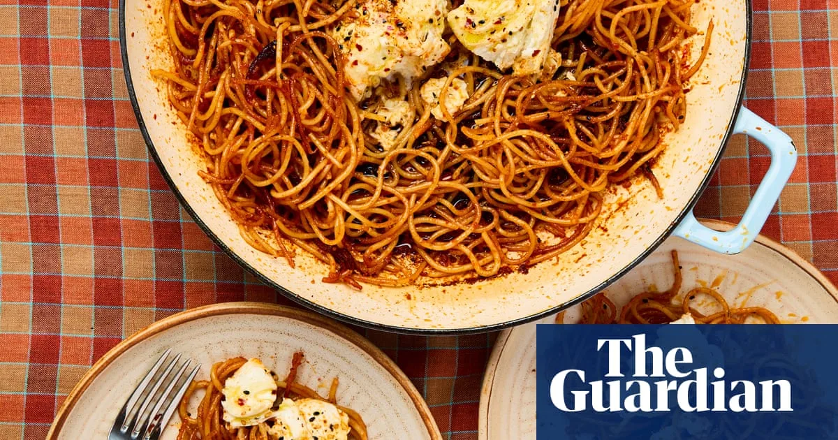Crispy One-Pan Spaghetti with Gochujang and Mozzarella: A Korean-Italian Fusion