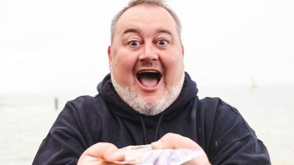 Dad Uses App Stacking to Get Free Food and Earn 5p