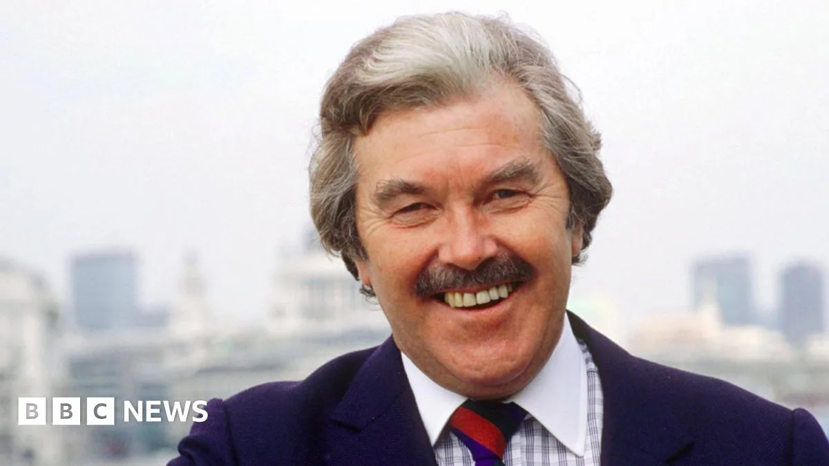 Dickie Davies, ITV's World of Sport Host, Dies at 94