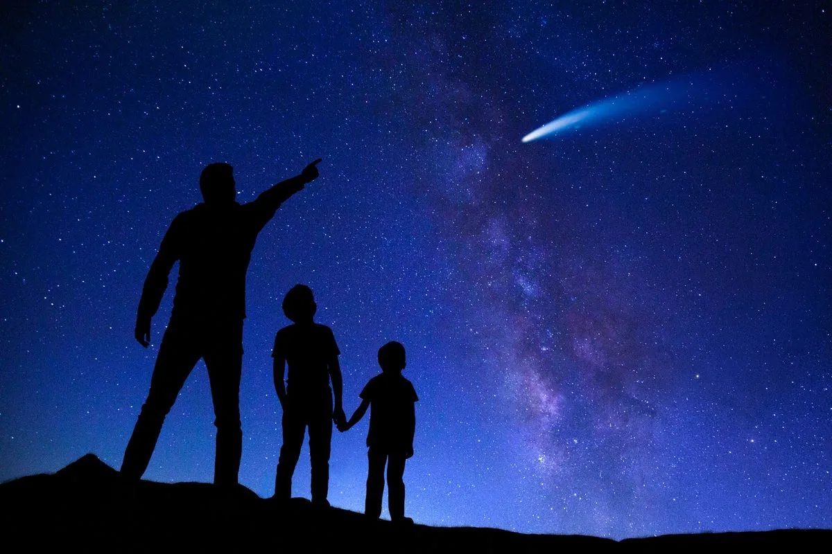 Daytime Comet MAPS May Dazzle in April 2026