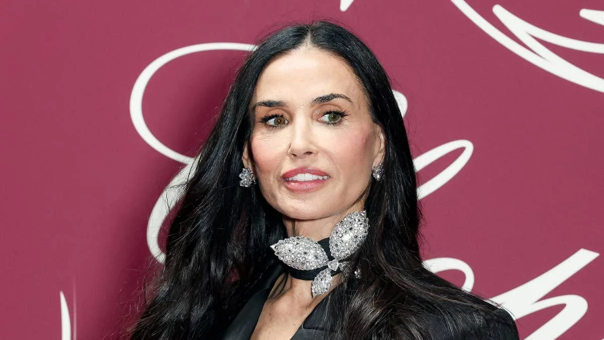 Demi Moore Debuts Bobbed Wig At Cannes Premiere
