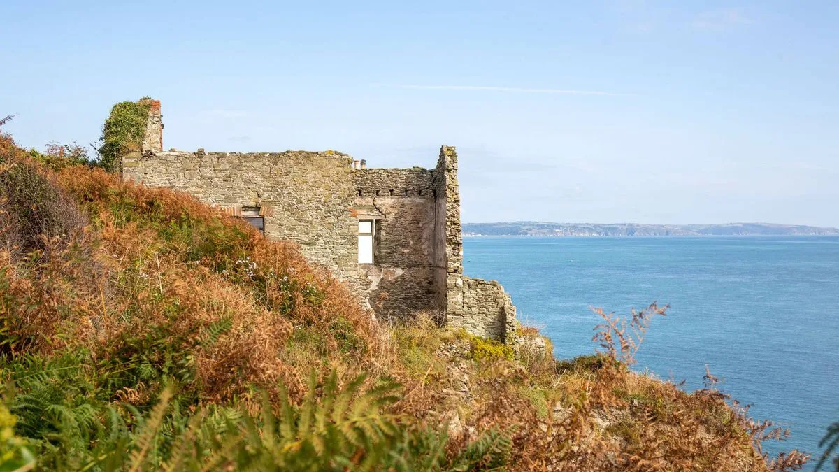 The Devon Fishing Village Destroyed in One Night: Only One House Survived