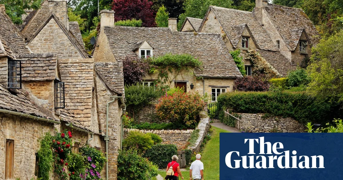 Bibury: Cotswolds village struggles with overtourism as selfie-seekers flood narrow lanes
