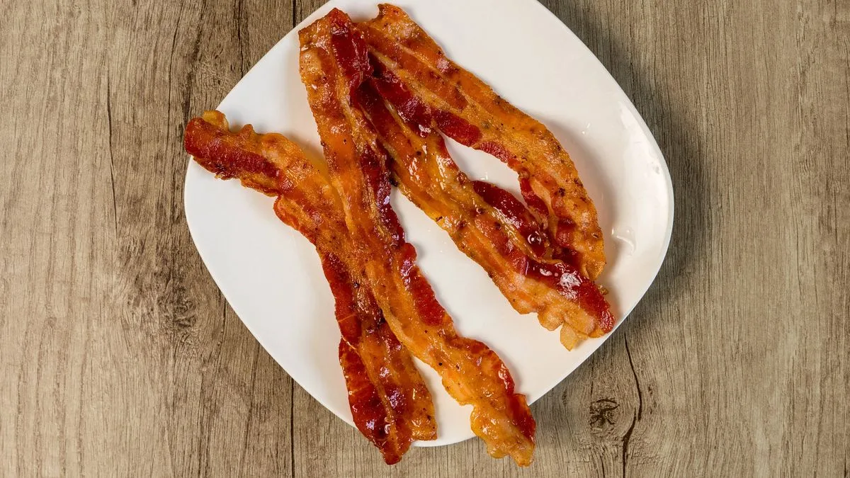 Chef's Oven Method Promises Perfectly Crispy Bacon Without Frying