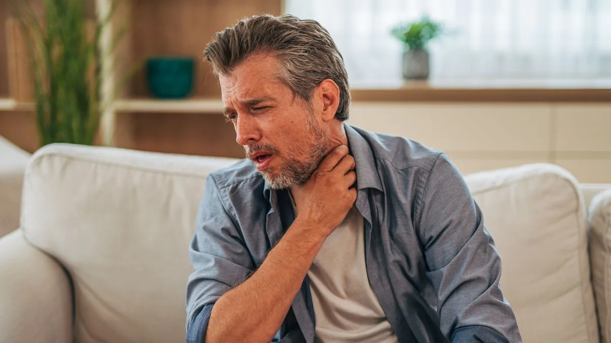 Oncologist Warns Persistent Sore Throat Could Be Cancer Sign