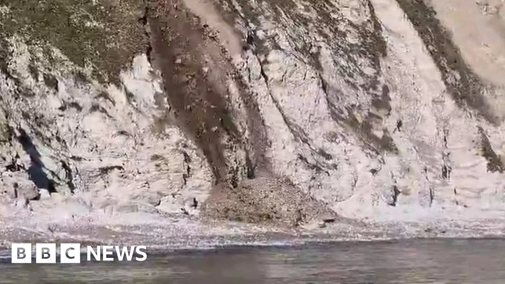 Dramatic Jurassic Coast Cliff Fall Caught On Camera