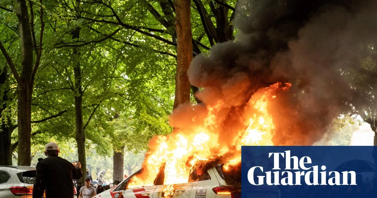 Dutch Police Use Water Cannon on Anti-Immigration Protesters in The Hague