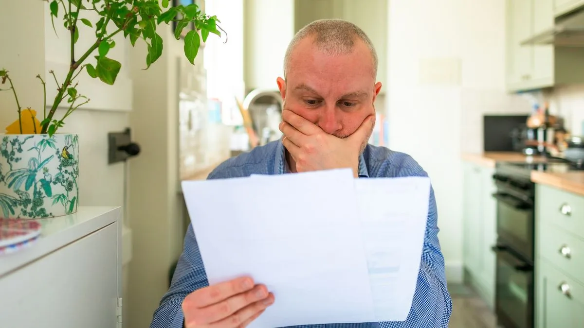 DWP warns Universal Credit claimants: report 17 changes or face £50 fine