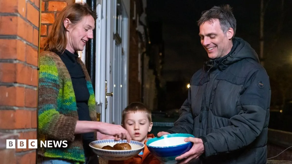 Walthamstow neighbours share oven to cut energy costs