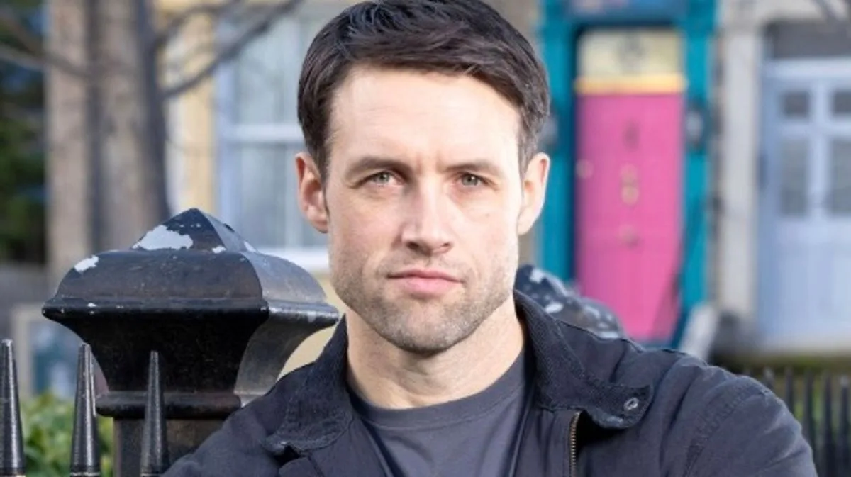 EastEnders fans 'solve Mark's flashforward link to Max' after car lot spoiler