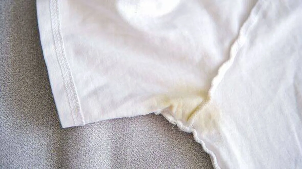 65p Baking Soda Hack to Remove Yellow Stains from White Clothes