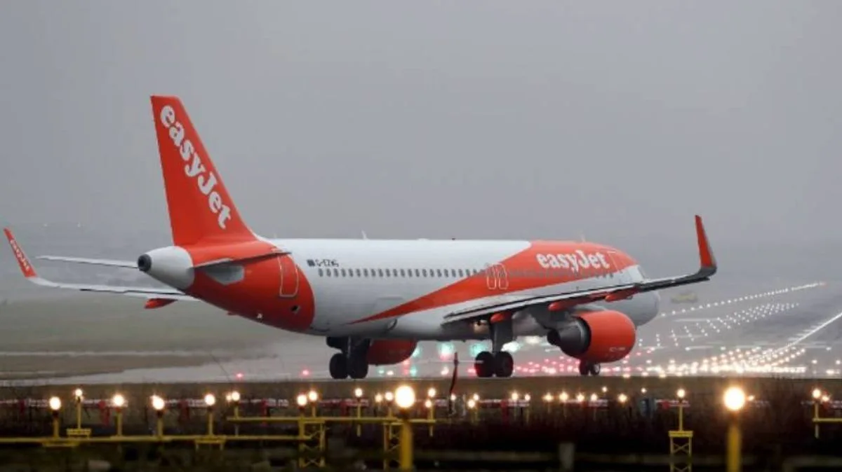 EasyJet Aborts Landing Due to Wedding Fireworks Near Paris Airport