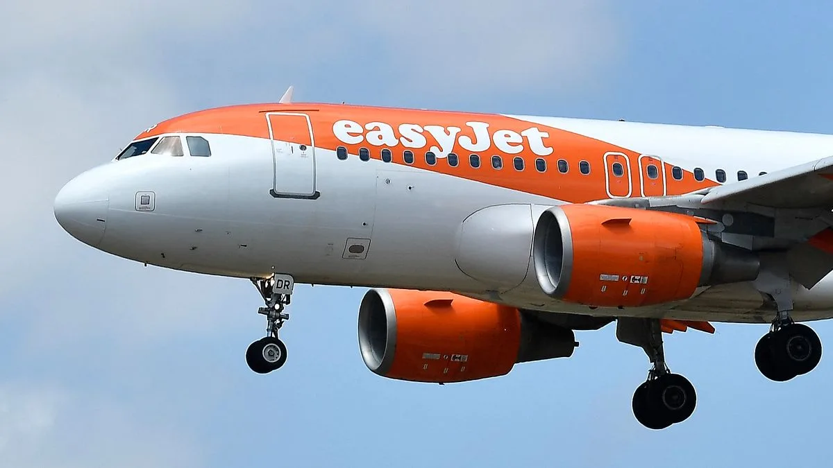 EasyJet Flight Diverts to Porto After Emergency at 38,000 Feet