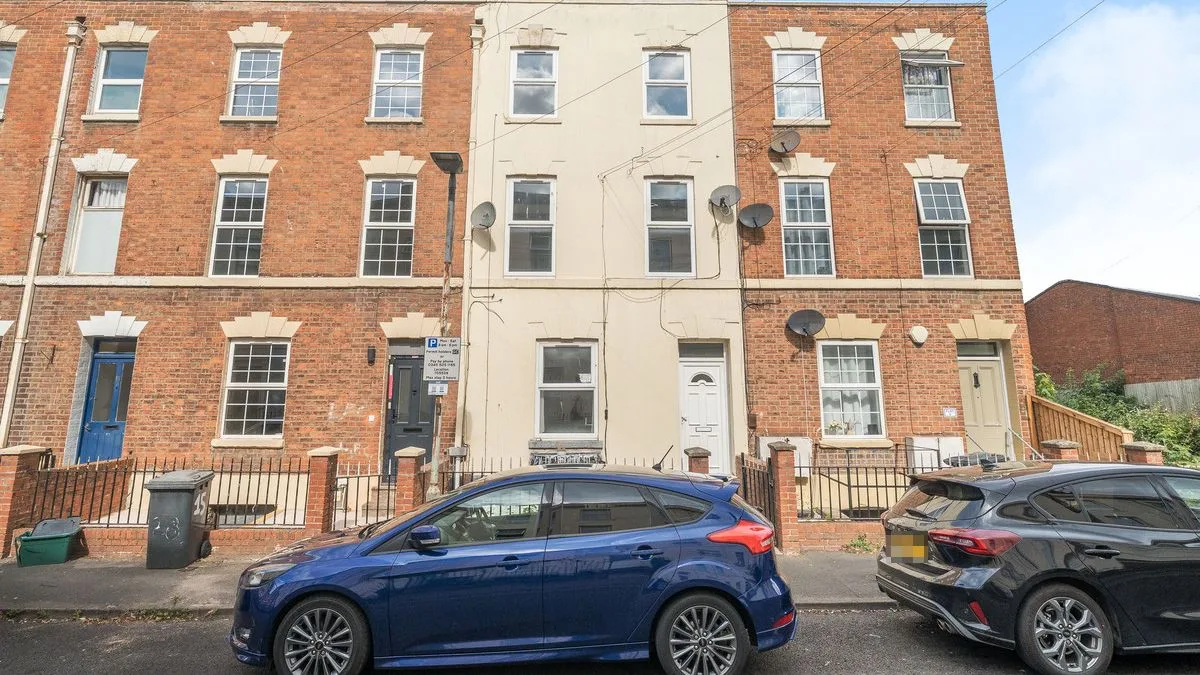 Eight-Bedroom House in Notorious Street Listed for £375k
