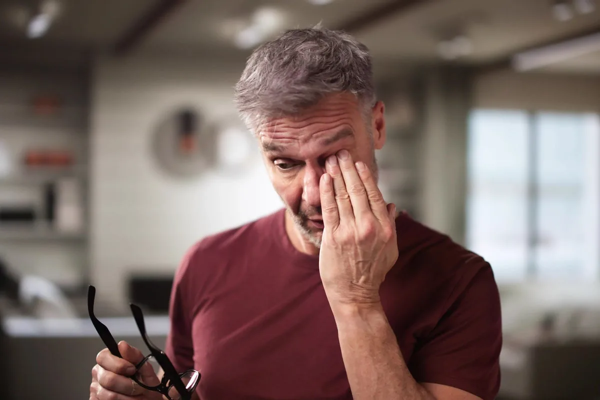 How to Safely Remove a Foreign Object from Your Eye