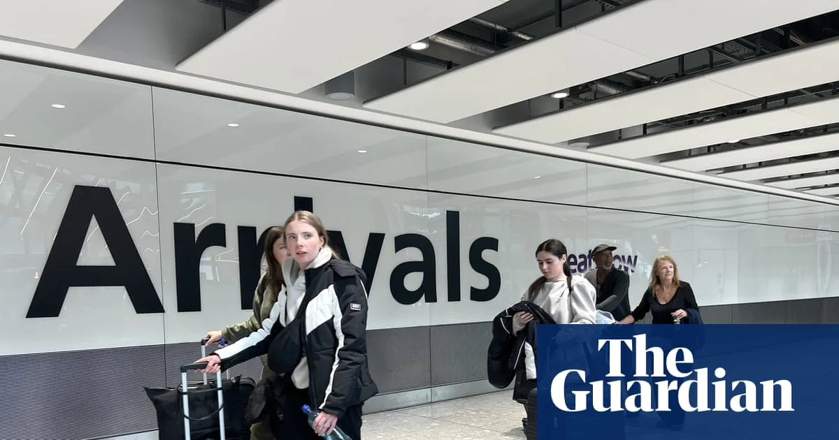 Heathrow Boss Blames Crowding on British Walking on Wrong Side