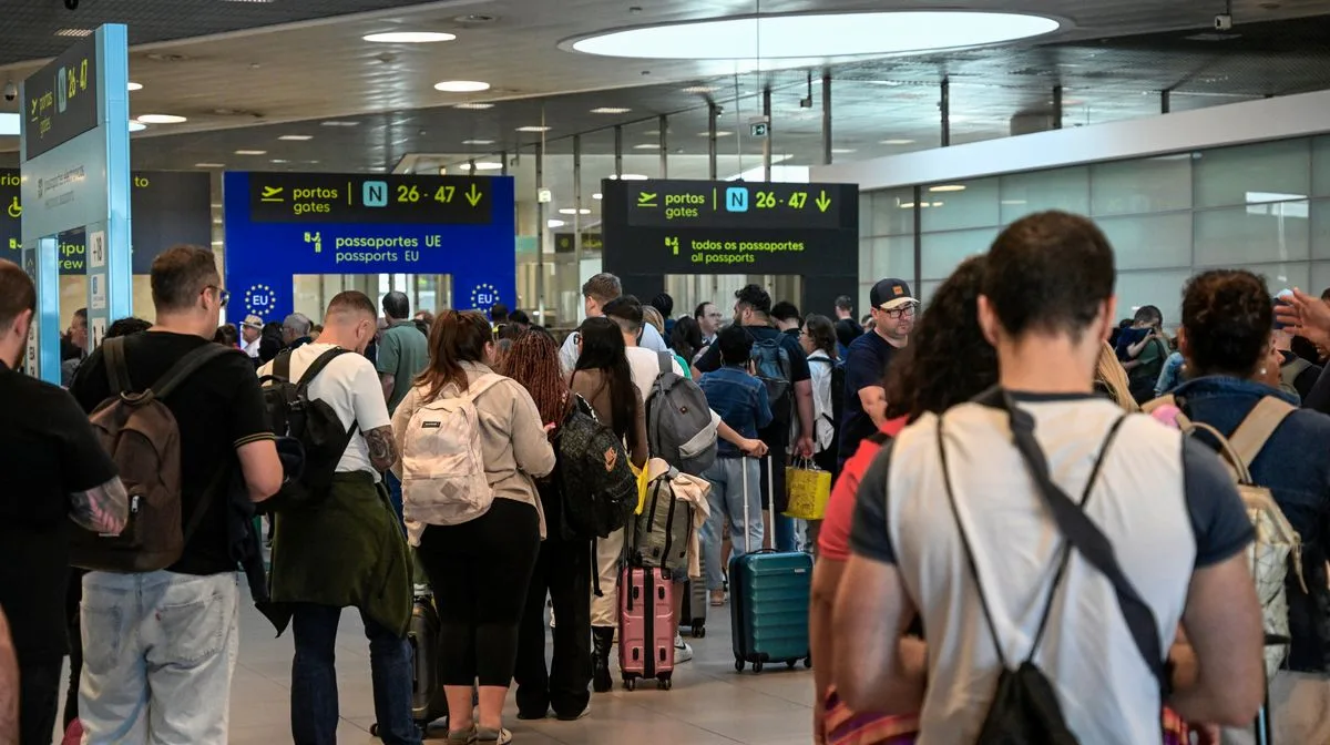 Greece Suspends EU Biometric Border Checks Amid Airport Chaos