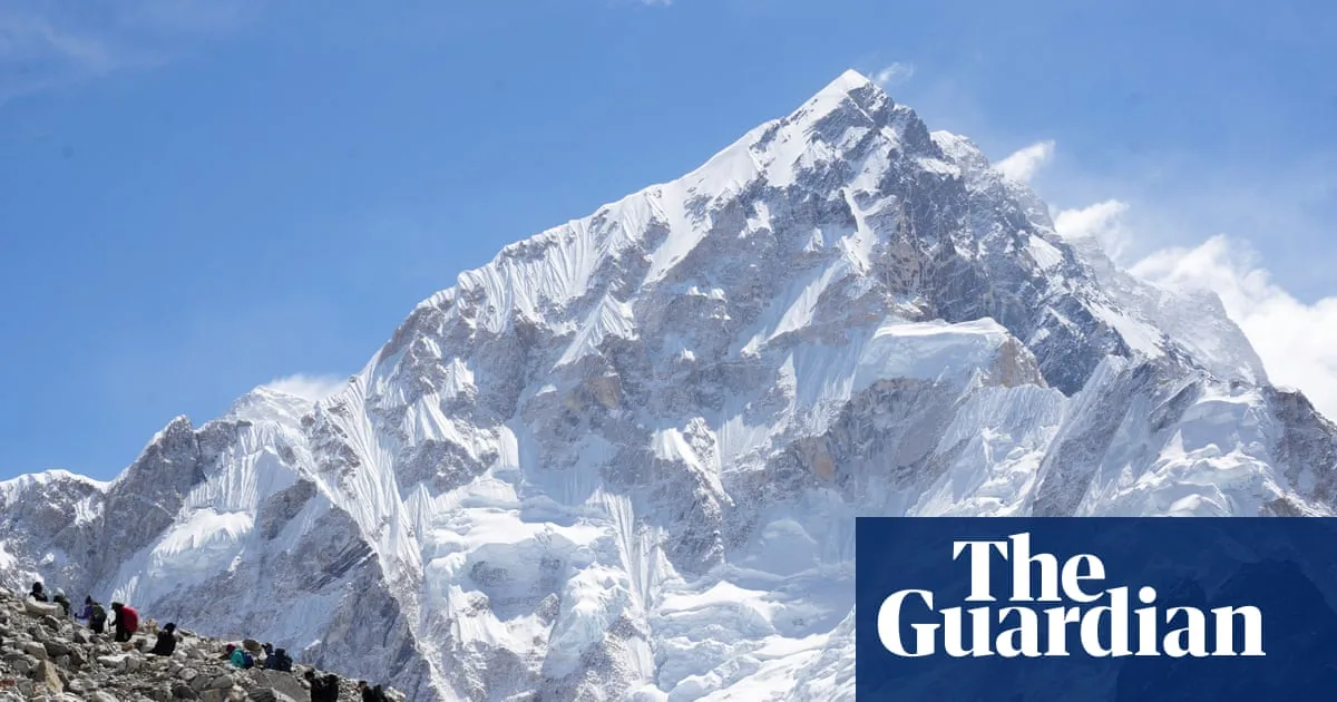 All Hikers Rescued After Being Trapped by Blizzard Near Everest