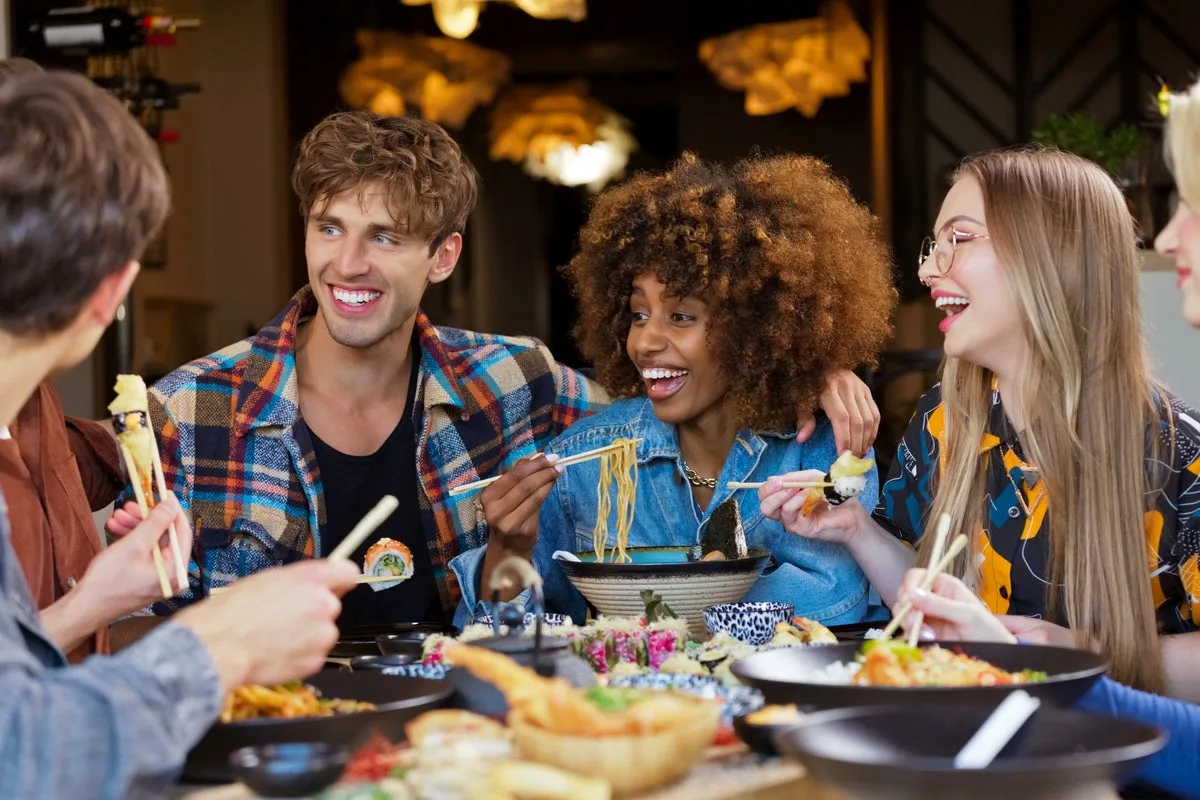 Expert Recommends Earlier Winter Dinners for Better Health