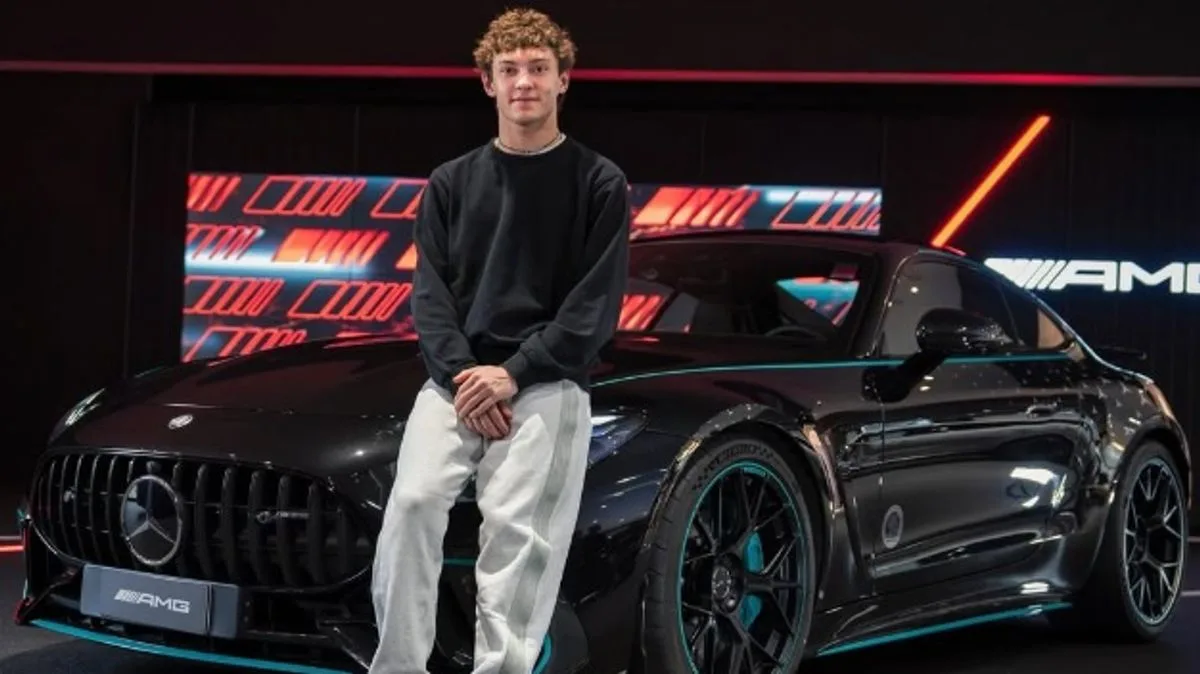 F1 Teen Antonelli Crashes £180k Mercedes in San Marino