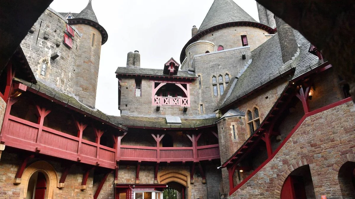 Fairytale Castle Near Cardiff Hailed as One of 'Wonders of Wales'
