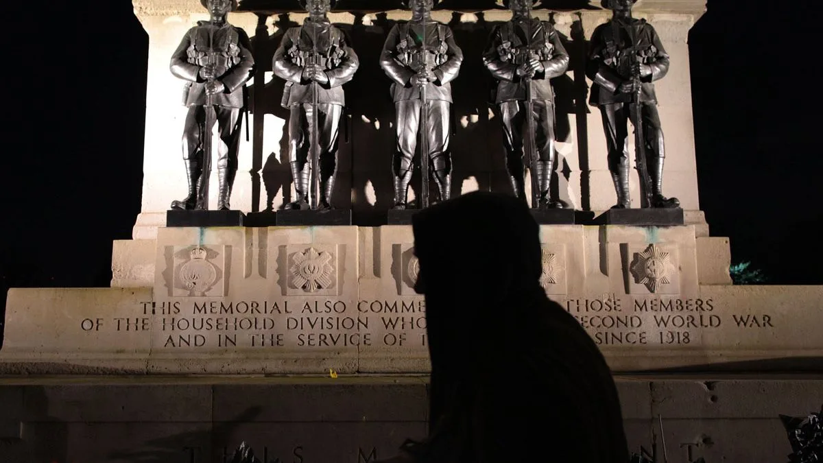 Vigilante Group Exposes Hundreds of Fake War Heroes