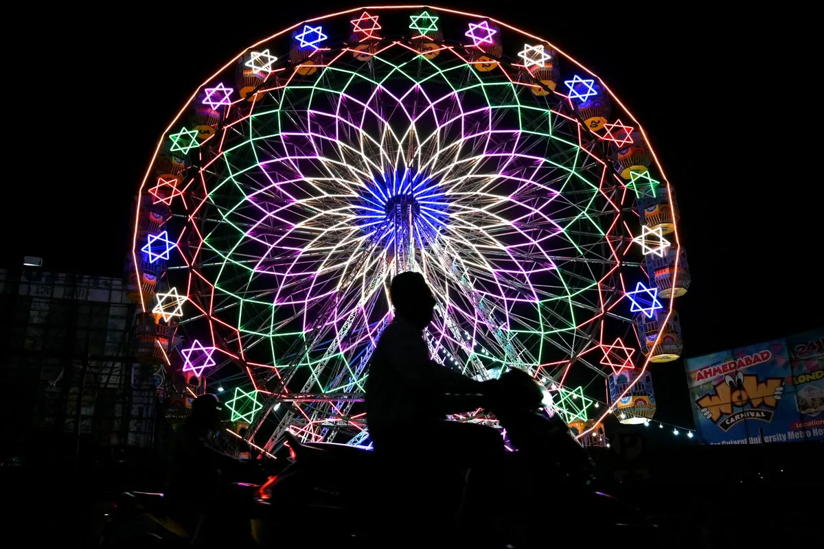 Dozens injured as Ferris wheel collapses at Indian fair in Uttar Pradesh