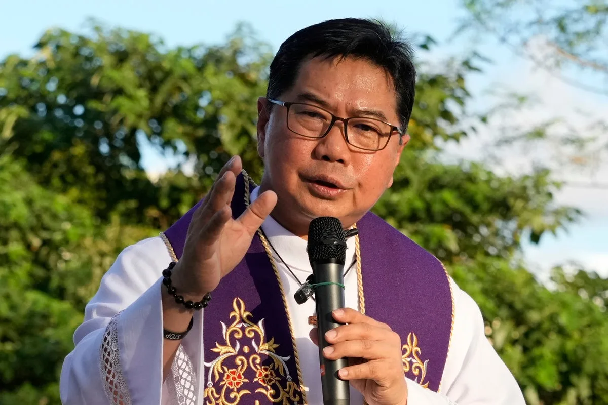 Filipino Priest Who Defied Duterte Wins Ramon Magsaysay Award