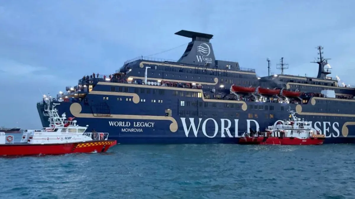 Cruise Ship Fire Kills One, Forces Evacuation of Hundreds