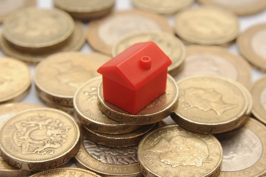 Maximising Returns on £10,000: Current Accounts vs Investing