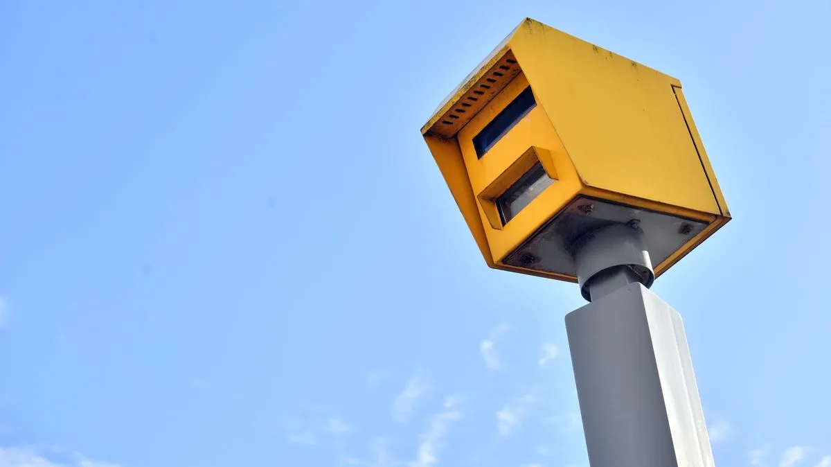 Flashing Headlights Warning Could Land Drivers in Trouble