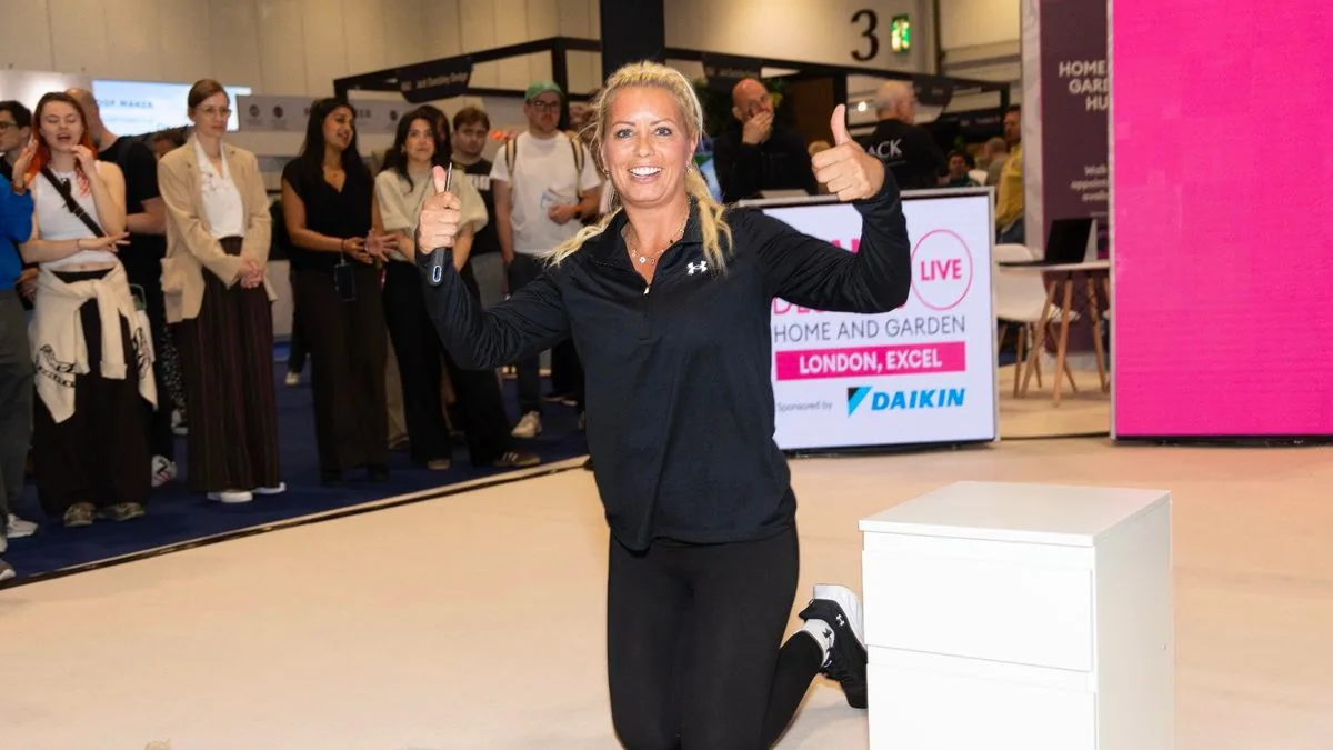 Flatpack Champion Retains Title In Eight Minute Build