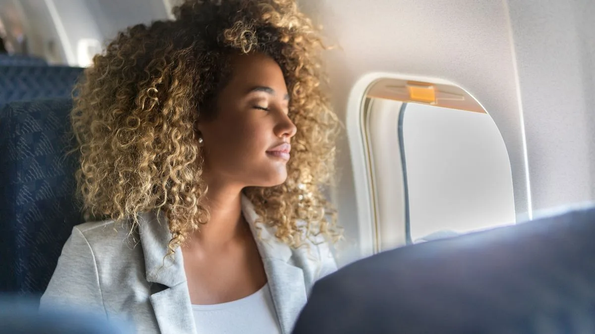 Flight Attendant Warns Against Window Seats Due to Lack of Cleaning