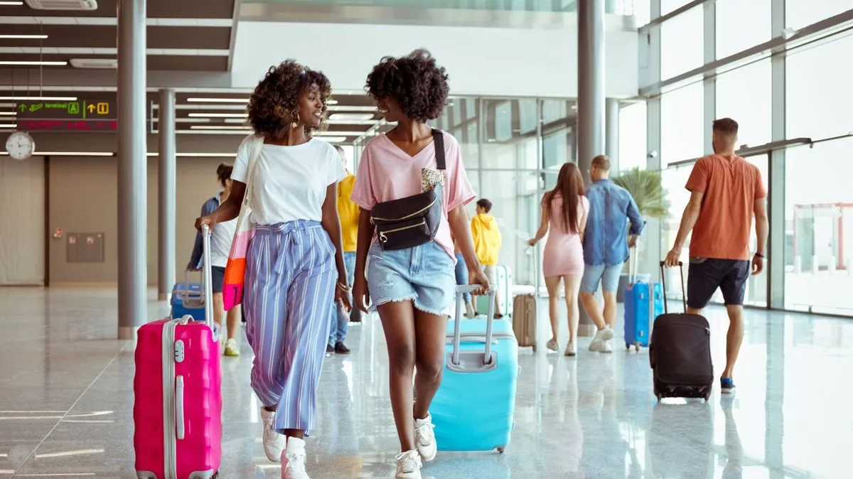 Flight Attendant Warns Against Wearing Shorts on Planes Due to Hygiene Concerns