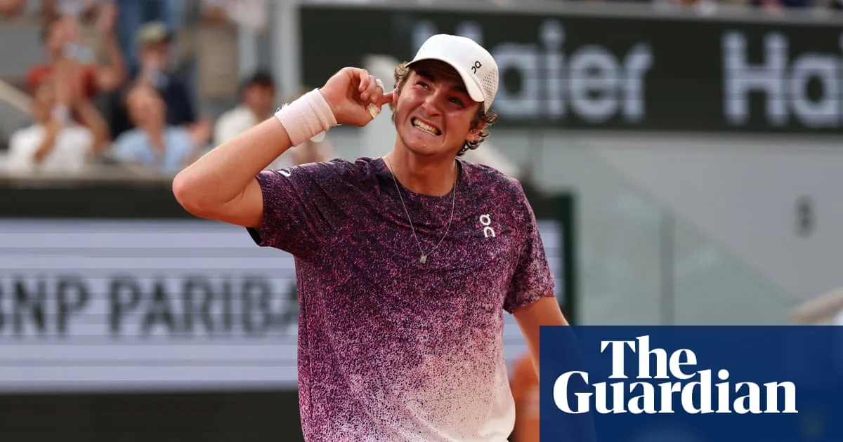 Fonseca Stuns Djokovic In French Open Five Set Thriller