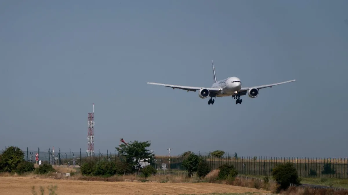 France Cuts Airline Tax on 26 Routes, Lowering Ticket Prices