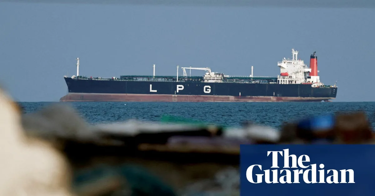 France Rules Out Sending Warships to Strait of Hormuz Amid Oil Crisis