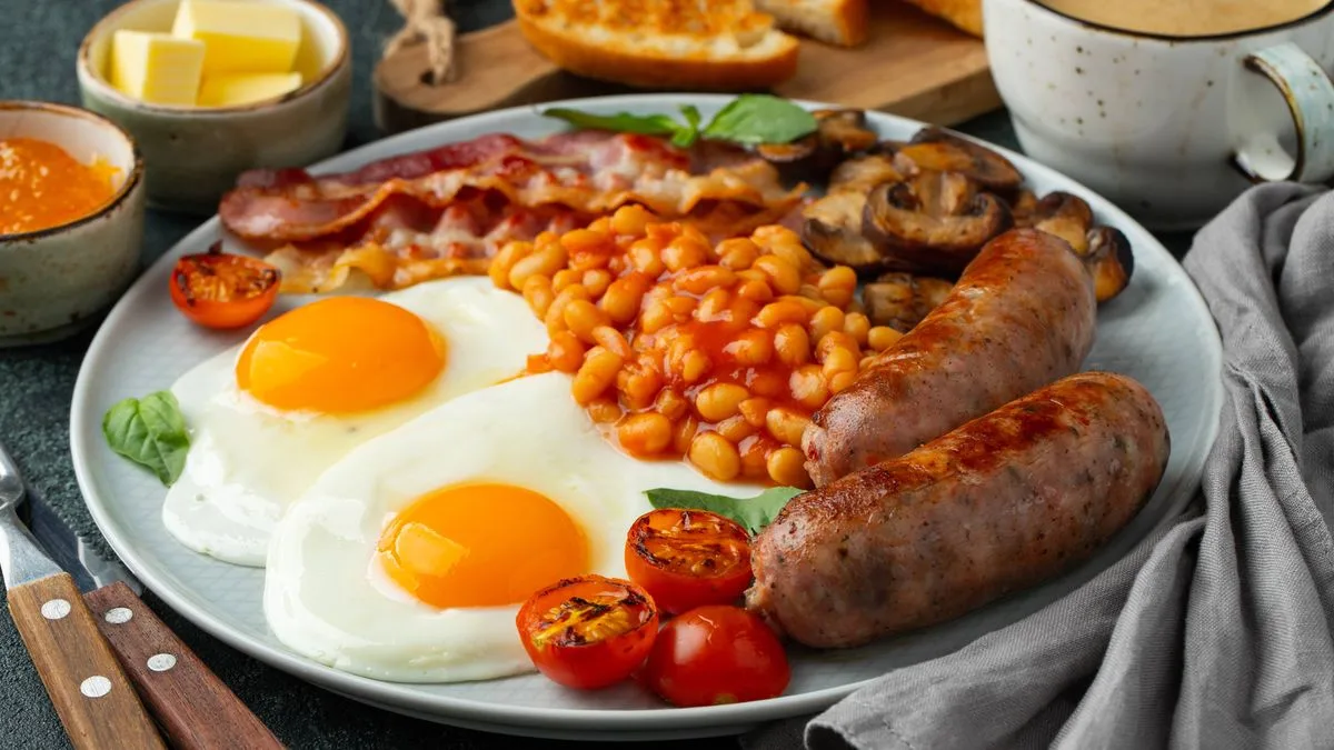 American Tourists Try Full English Breakfast and Deliver Blunt Verdict