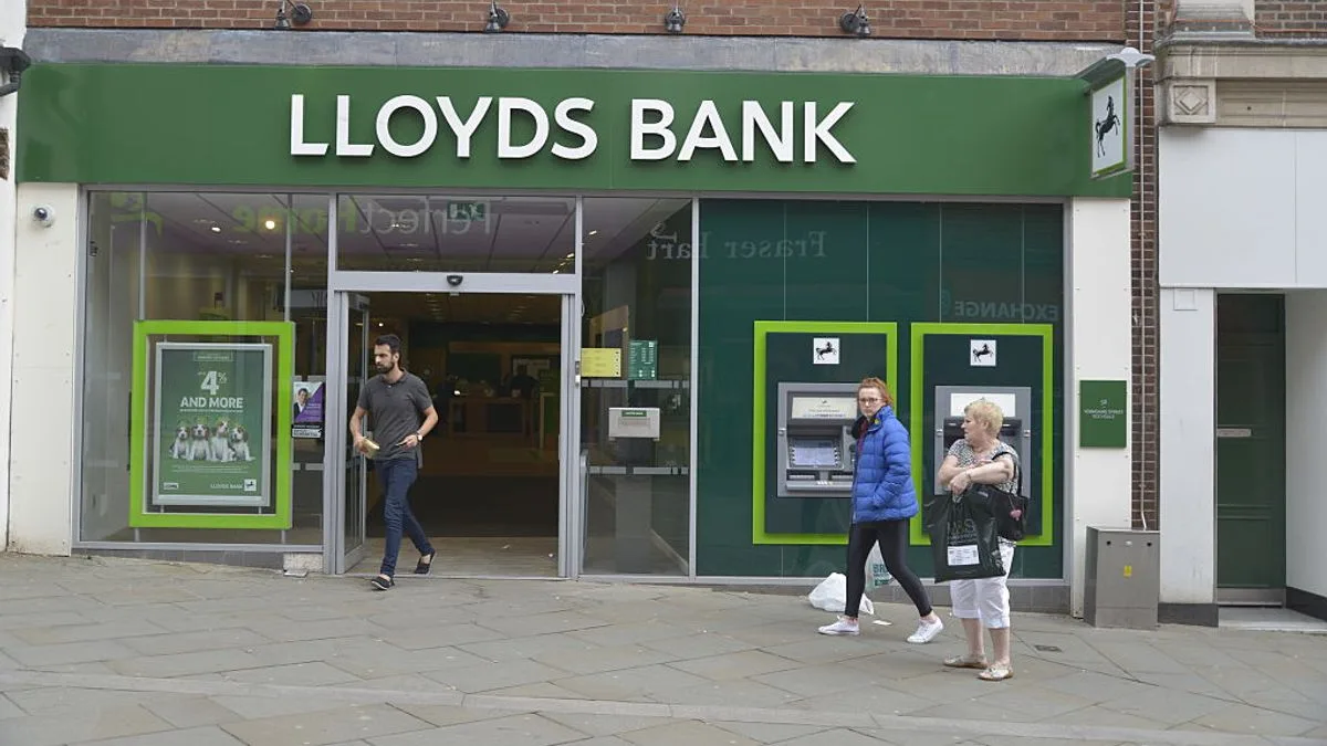 Full List of 126 UK Bank Branches Closing in 2024 Including Lloyds and Halifax