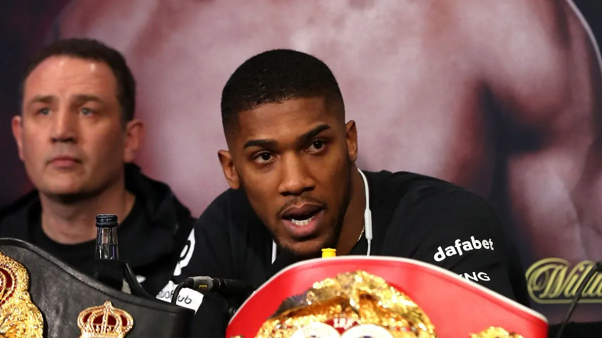 Hearn Predicts Joshua Will Thrive in Trash Talk Against Fury