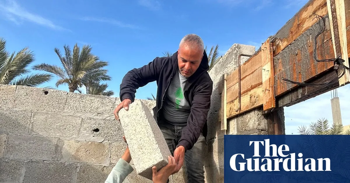 Gaza Builders Make Cement From Rubble Amid Blockade