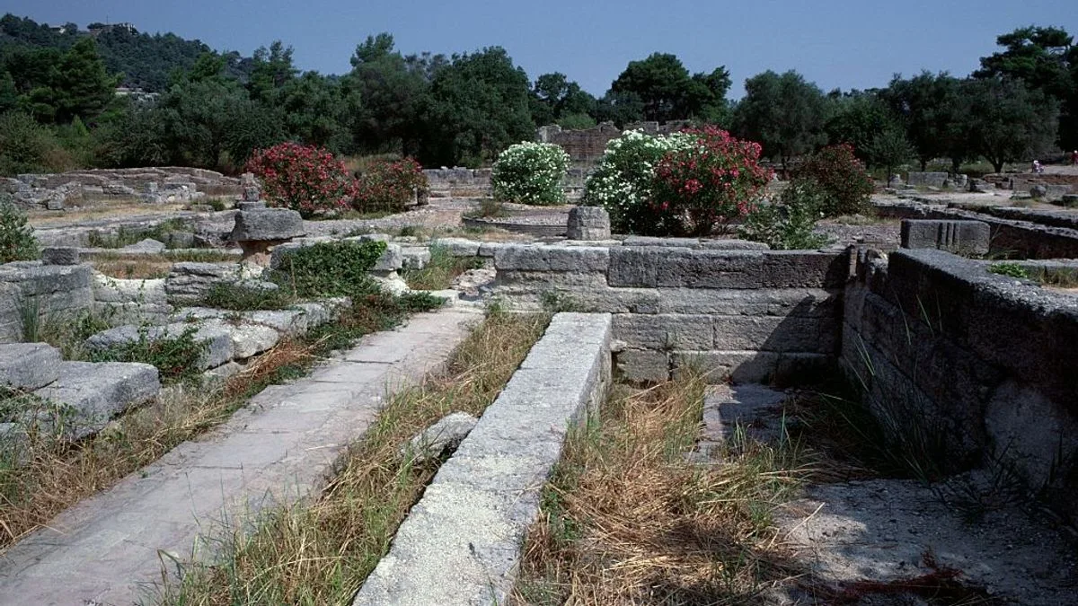 German woman returns 2,400-year-old Greek artefact she stole 50 years ago after dream