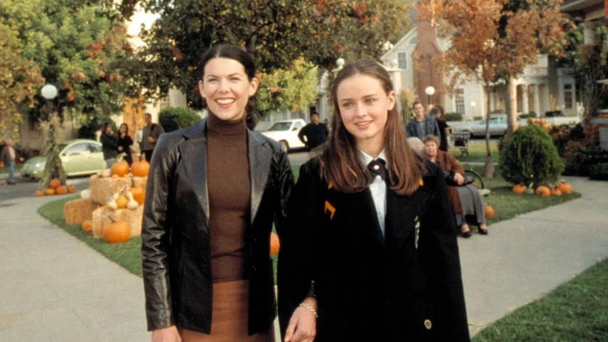 Gilmore Girls 2000s Fashion Dominates Autumn Trends