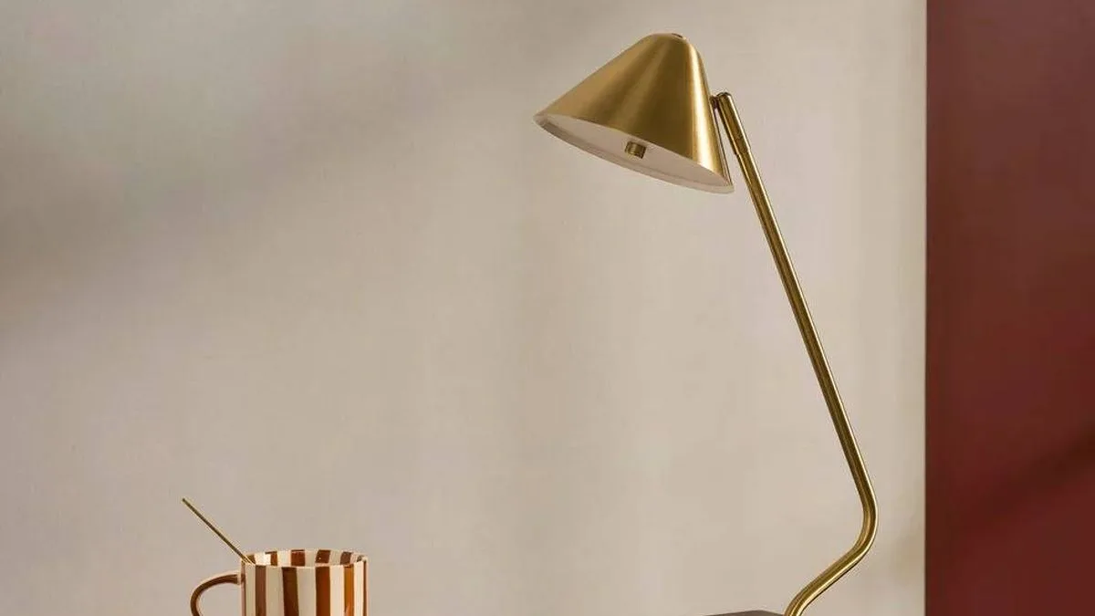 Gold Desk Lamp with Wireless Charger Slashed to £18 at Dusk